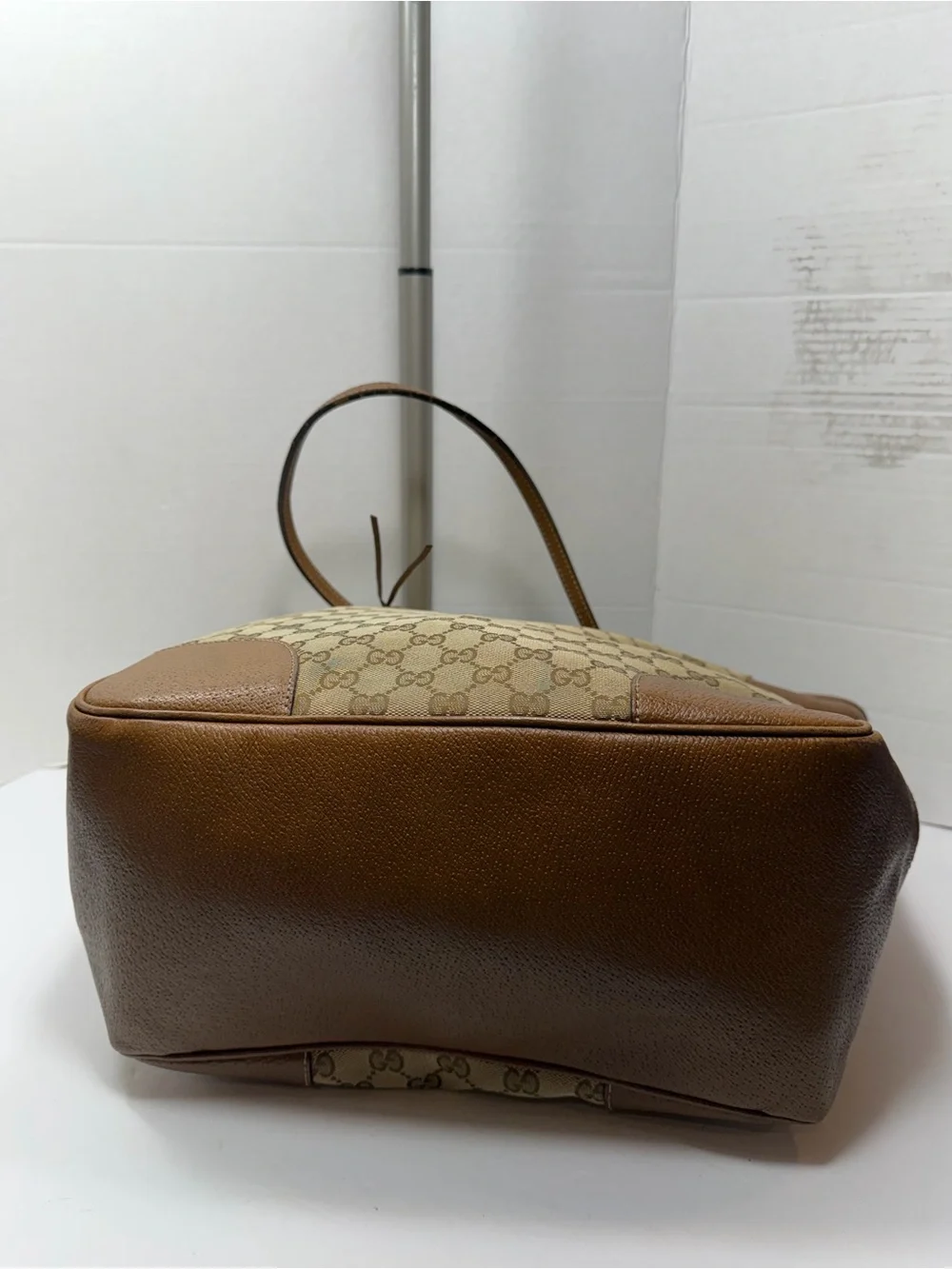 Gucci Brown GG Supreme Canvas Tote strap reenforced
